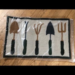 Garden tools throw rug NWT  32x20”